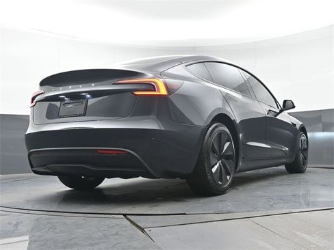 Used 2025 Tesla Model 3 image 30