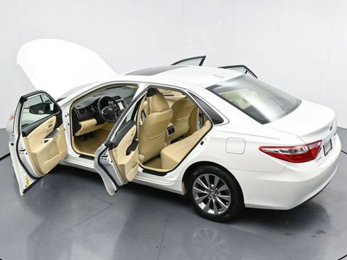 Used 2017 Toyota Camry XLE image 38