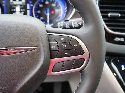 Used 2024 Chrysler Voyager LX image 19