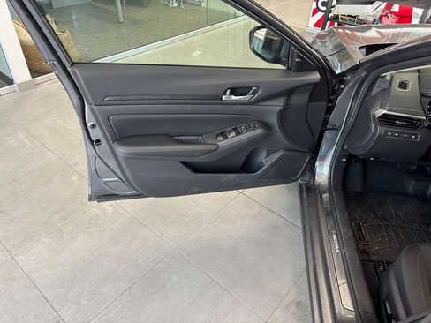 Used 2025 Nissan Altima 2.5 SV w/ SV Premium Package FWD image 23