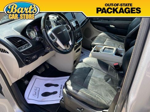Used 2015 Chrysler Town & Country Limited Platinum FWD image 25