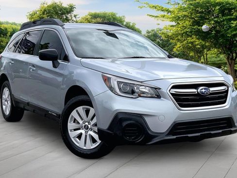 Used 2018 Subaru Outback 2.5i AWD/4WD image 3