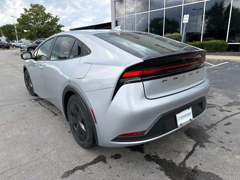 Used 2025 Toyota Prius LE FWD image 7