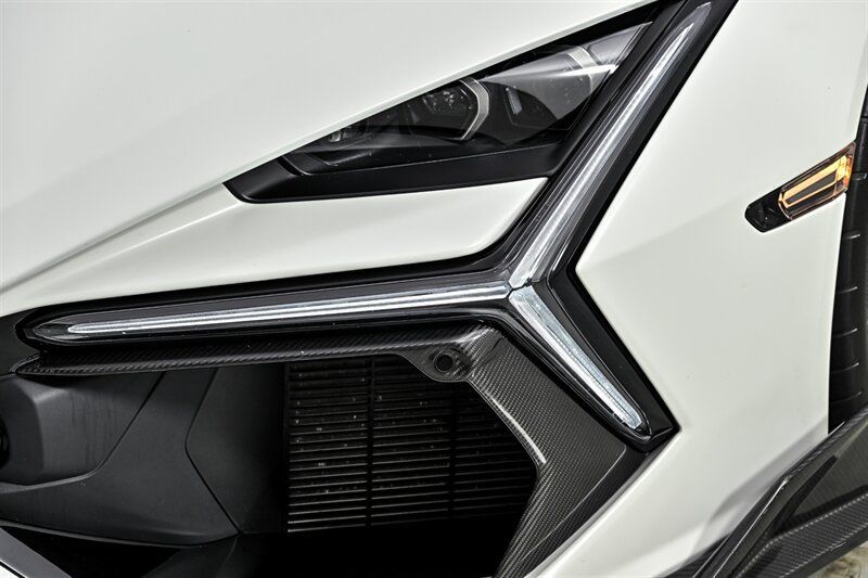 Used 2024 Lamborghini Revuelto AWD/4WD image 18