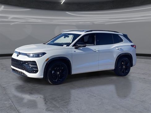 New 2026 Volkswagen Tiguan SE R-Line image 3