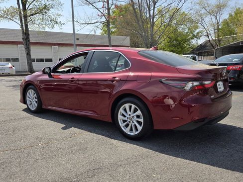 Used 2022 Toyota Camry LE image 7