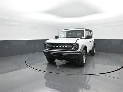 New 2026 Ford Bronco Base image 3