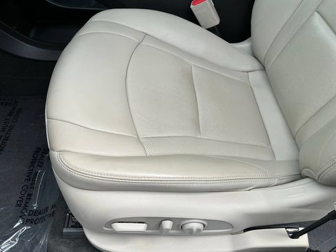 Used 2019 Buick Enclave Premium AWD/4WD image 17
