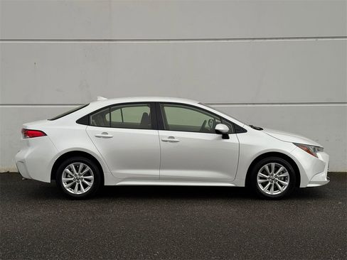 Certified 2023 Toyota Corolla LE image 8