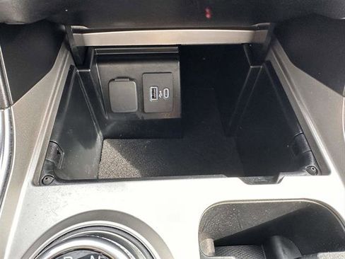 Used 2022 Ford Explorer XLT w/ Equipment Group 202A image 16