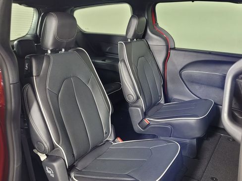 New 2026 Chrysler Pacifica Limited w/ S Appearance Package image 33