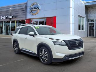 Used 2023 Nissan Pathfinder Platinum w/ Lighting Package (N93) AWD/4WD video 1