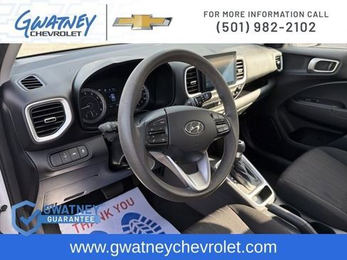 Used 2021 Hyundai Venue SE image 8