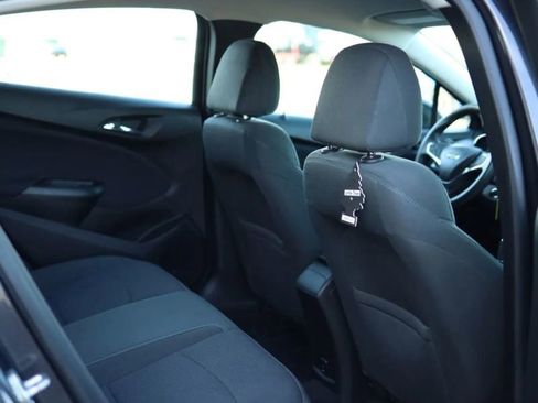 Used 2017 Chevrolet Cruze LT image 36