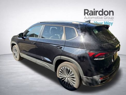 Used 2025 Volkswagen Taos SE FWD image 4