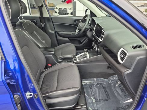 Used 2024 Hyundai Venue Limited FWD image 20