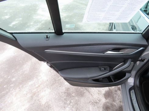 Used 2022 BMW 530e xDrive 530e iPerformance w/ Premium Package image 33