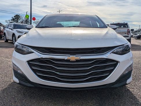 Used 2023 Chevrolet Malibu LT image 2