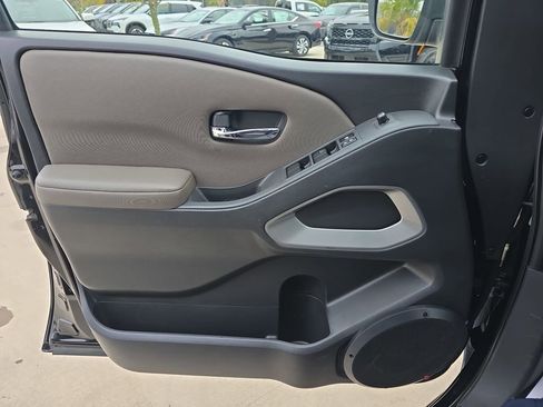 Used 2022 Nissan Frontier SV image 30