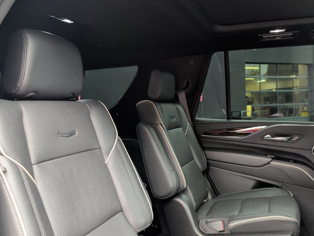 Used 2021 Cadillac Escalade Premium Luxury w/ Performance Package AWD/4WD image 26