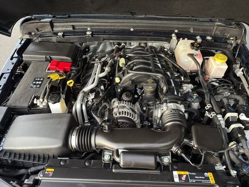 Used 2025 Jeep Gladiator Sport AWD/4WD image 34