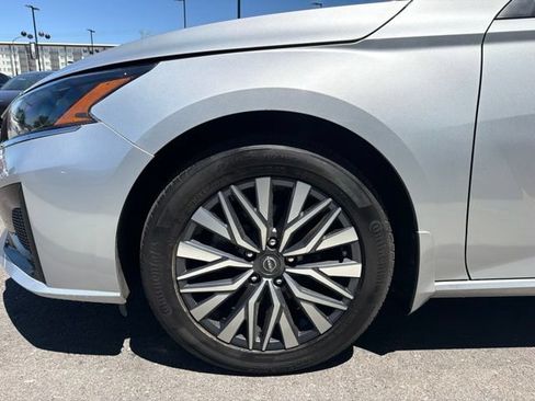 Used 2023 Nissan Altima 2.5 SV w/ SV Premium Package AWD/4WD image 4