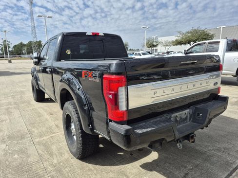 Used 2017 Ford F250 Platinum w/ Platinum Ultimate Package image 4