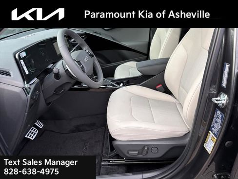 New 2025 Kia Niro EX Touring image 18