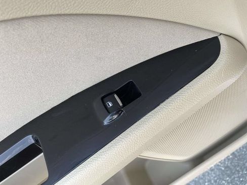 Used 2016 Ford Fusion SE FWD image 18