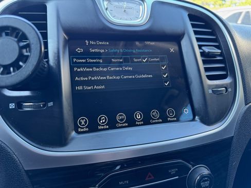 Used 2017 Chrysler 300 Limited AWD/4WD image 24