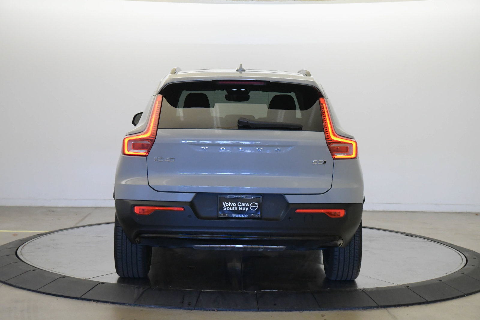 Used 2026 Volvo XC40 B5 Ultra w/ Climate Package AWD/4WD image 3