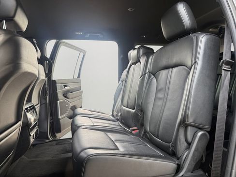 Used 2024 Jeep Wagoneer L Series III w/ Flexible Seating Group AWD/4WD image 25