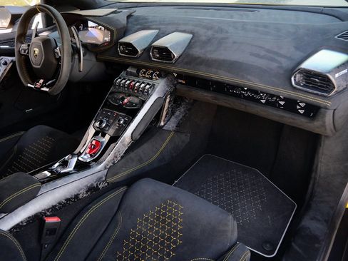 Used 2018 Lamborghini Huracan Performante image 29