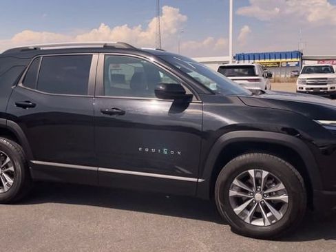 Used 2025 Chevrolet Equinox LT w/ Convenience Package II AWD/4WD image 3