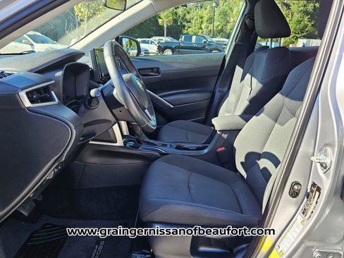 Used 2022 Toyota Corolla Cross LE image 3