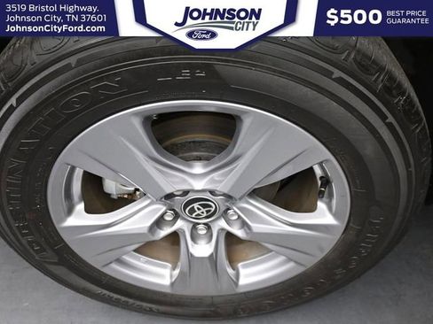 Used 2024 Toyota RAV4 XLE AWD/4WD image 15