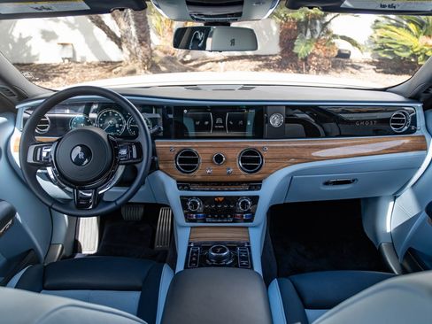 Used 2022 Rolls-Royce Ghost w/ Ghost Package image 4