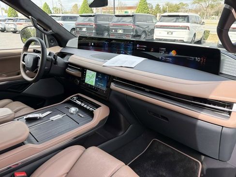 Certified 2025 Lincoln Navigator Black Label image 22