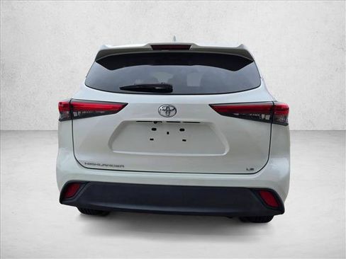 Used 2020 Toyota Highlander LE image 6