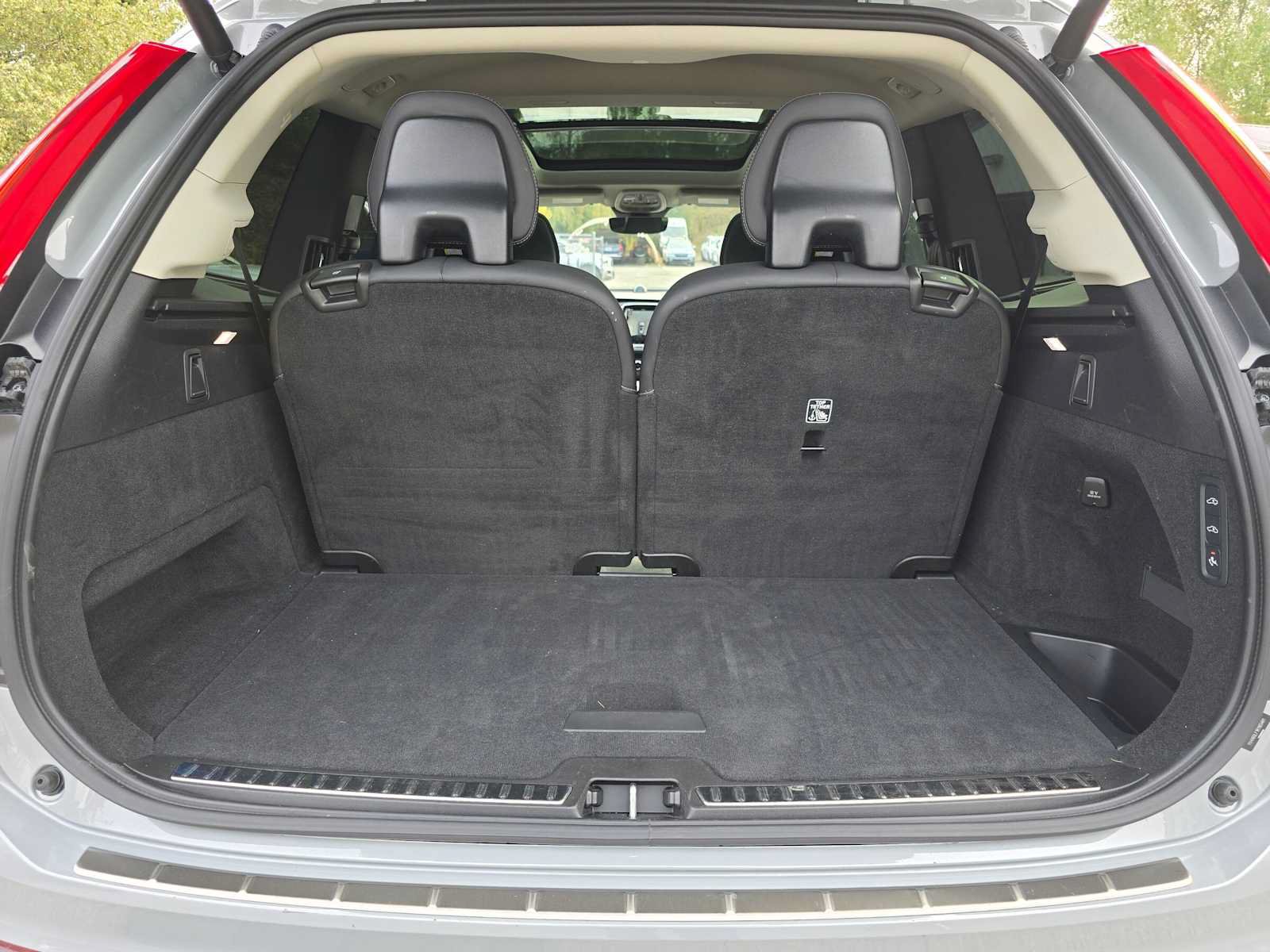 Certified 2024 Volvo XC90 T8 Ultimate w/ Protection Package Premier AWD/4WD image 15