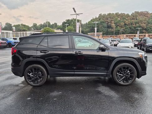 Used 2024 GMC Terrain SLE w/ Driver Convenience Package AWD/4WD image 4