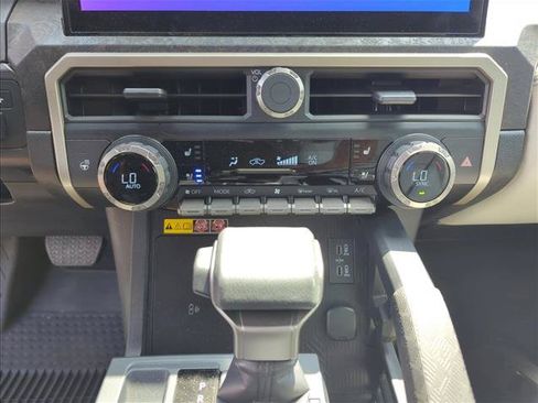 Certified 2025 Toyota Tacoma Limited AWD/4WD image 20