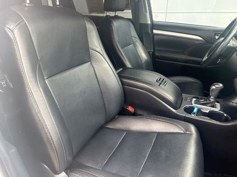 Used 2019 Toyota Highlander XLE AWD/4WD image 34