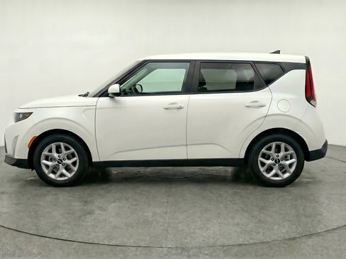 Used 2025 Kia Soul LX w/ LX Technology Package FWD image 5