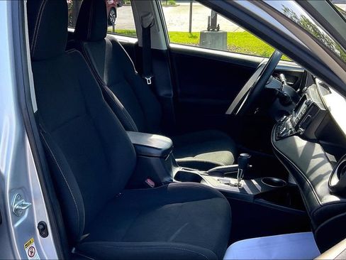 Used 2014 Toyota RAV4 XLE AWD/4WD image 7
