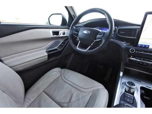 Used 2020 Ford Explorer Platinum w/ Premium Technology Package image 11