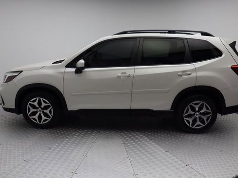 Used 2019 Subaru Forester Premium image 12