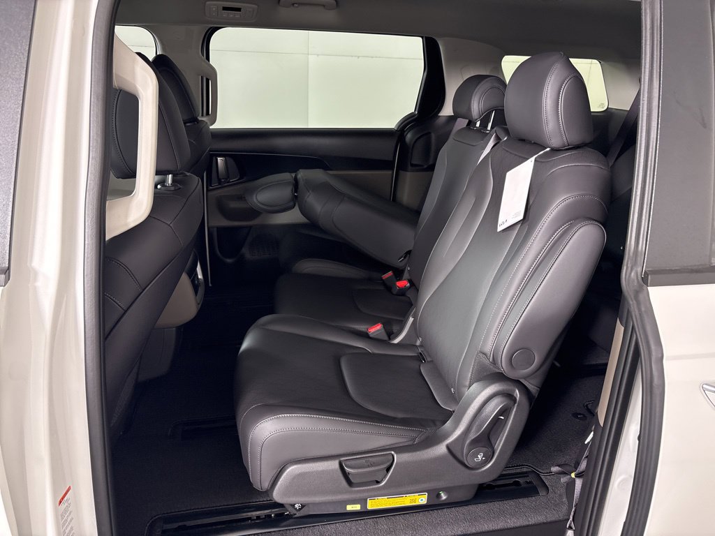 New 2026 Kia Carnival FWD image 21