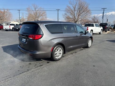 Used 2023 Chrysler Voyager LX image 4