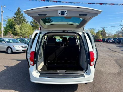 Used 2018 Dodge Grand Caravan SE FWD image 16